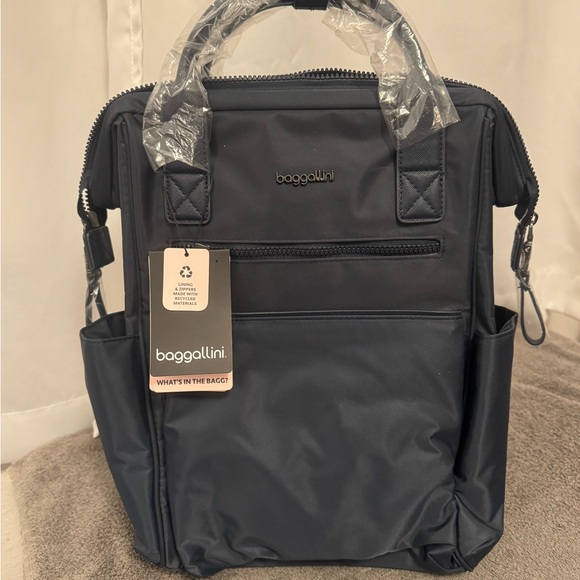 Baggallini Handbags - Baggallini Navy Women's Backpack